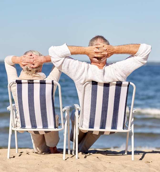 anziani-in-spiaggia